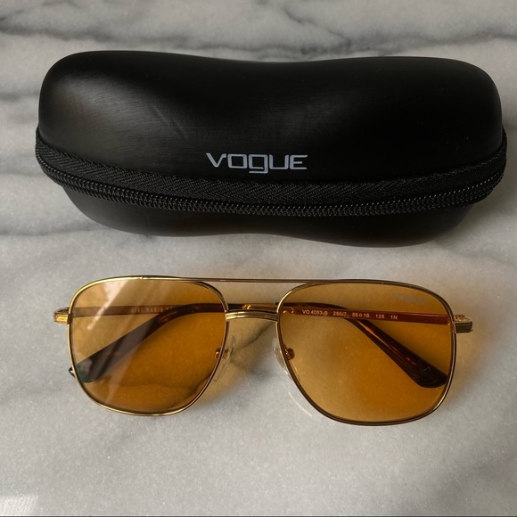 Gigi Hadid for Vogue sunglasses - Picture 4 of 5